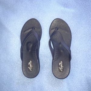 Aspire navy rubber flip flops